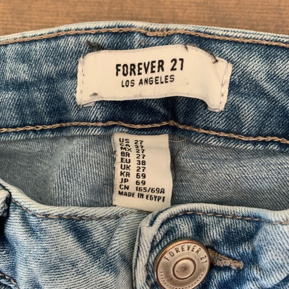 Forever 21 cropped weathered jeans with flared bottoms. Stretch material. Comfy - Picture 2 of 12